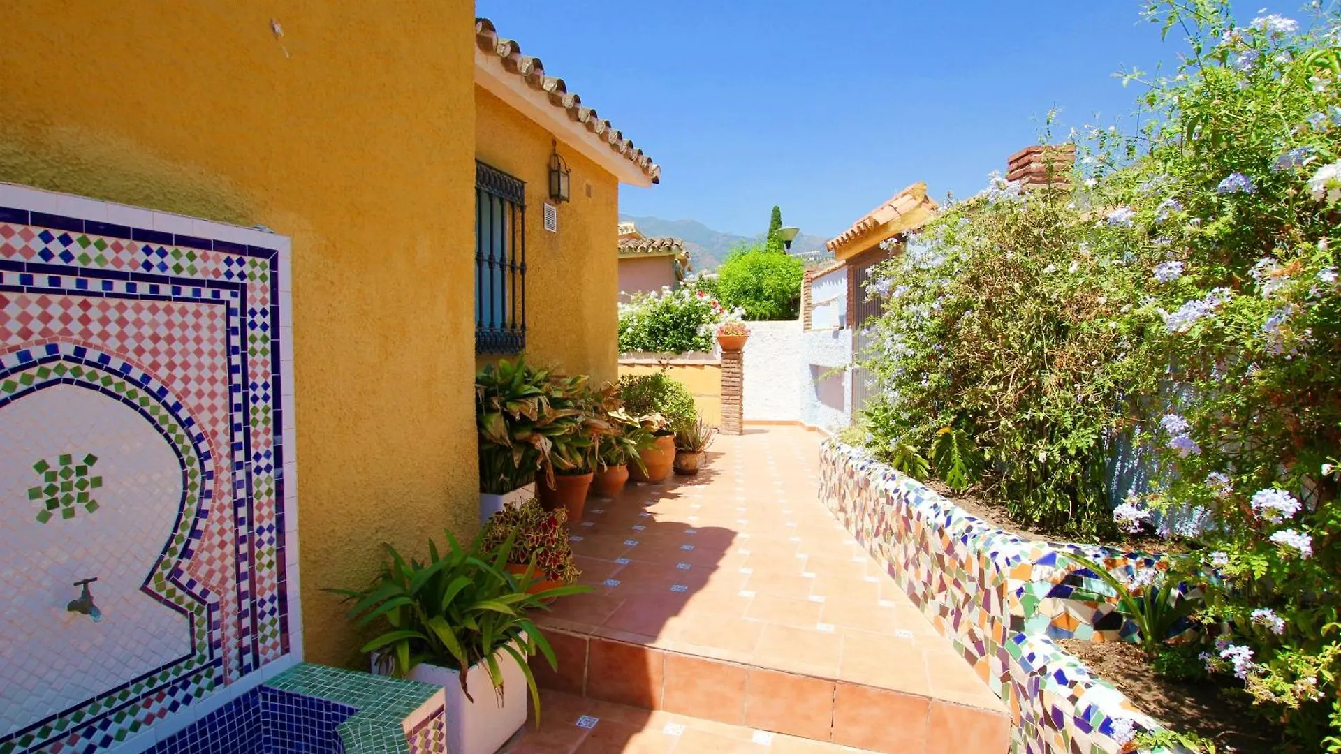 בנאלמדנה Private Pool Villa With Sea Views Near The Beach By Costarentals - Ref 249