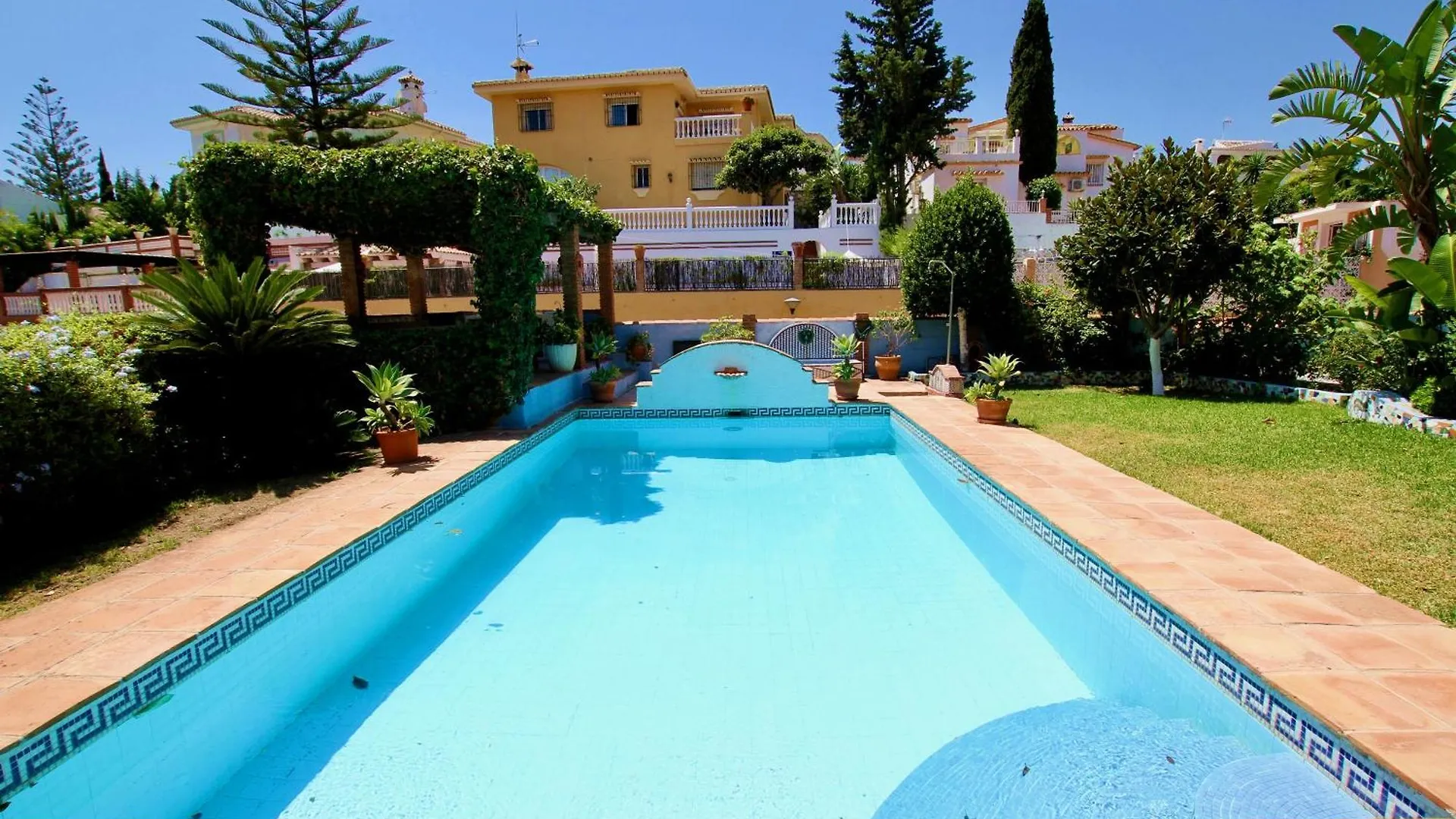 בנאלמדנה Private Pool Villa With Sea Views Near The Beach By Costarentals - Ref 249